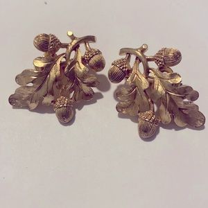 Vintage gold trifari clip on earrings